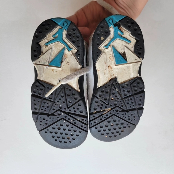 2009 Toddler Jordan's Shoes - Picture 3 of 4